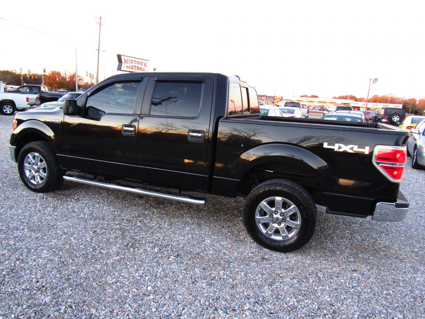 2014 Black /Gray Ford F-150 XL SuperCrew 5.5-ft. Bed 4WD (1FTFW1EF3EK) with an 5.0L V8 engine, Automatic transmission, located at 15016 S Hwy 231, Midland City, AL, 36350, (334) 983-3001, 31.306210, -85.495277 - Photo#5